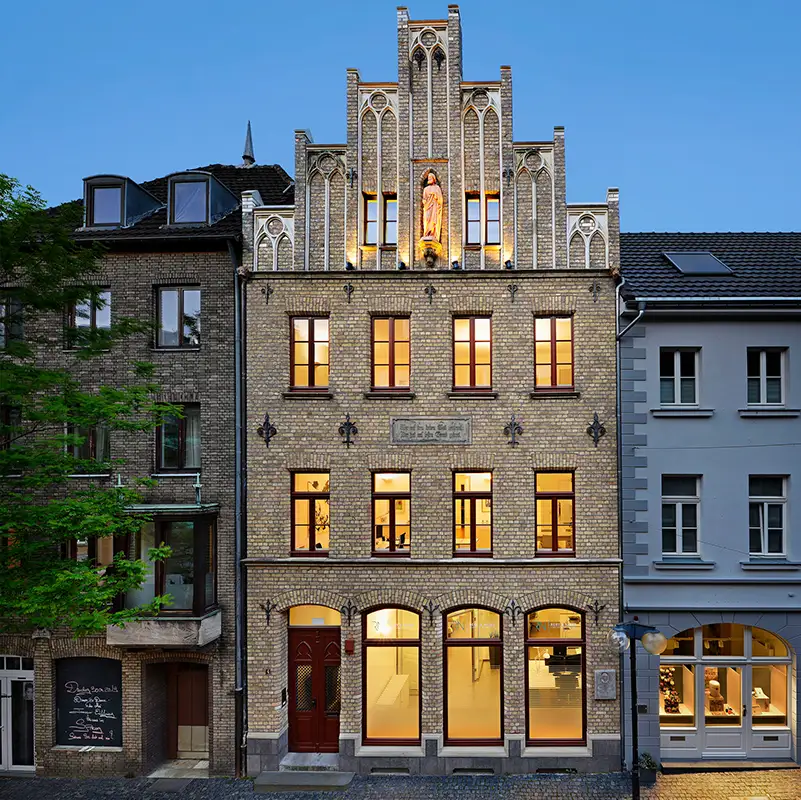 Denkmal_Fassade_Statue